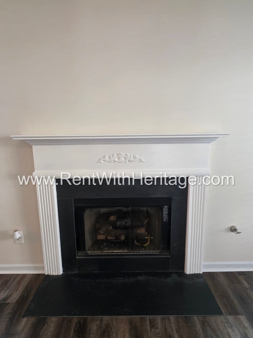 Villa Rica House: 202 Summergate Ln.
