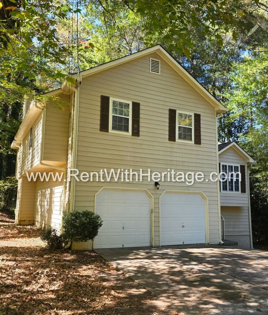 Lithia Springs House: 2120 Windy Oak Ct