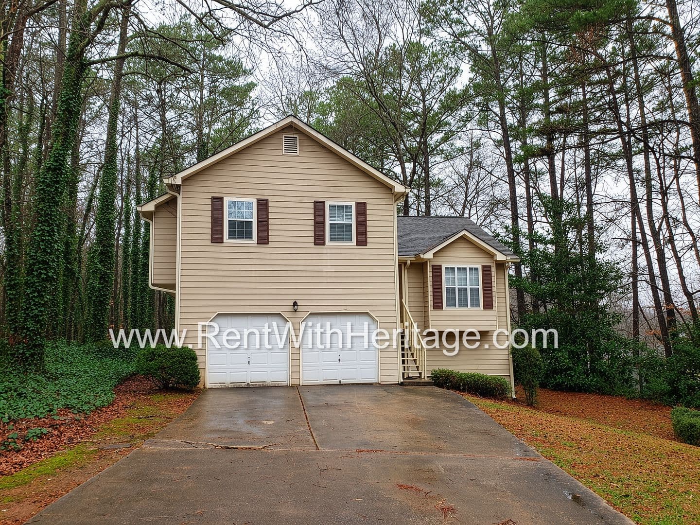 Lithia Springs House: 2120 Windy Oak Ct