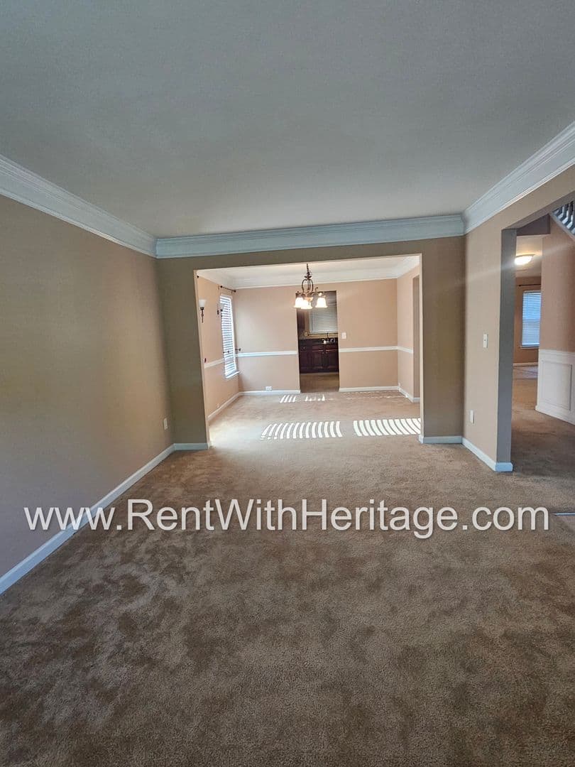 Newnan House: 61 Briandwood Dr.