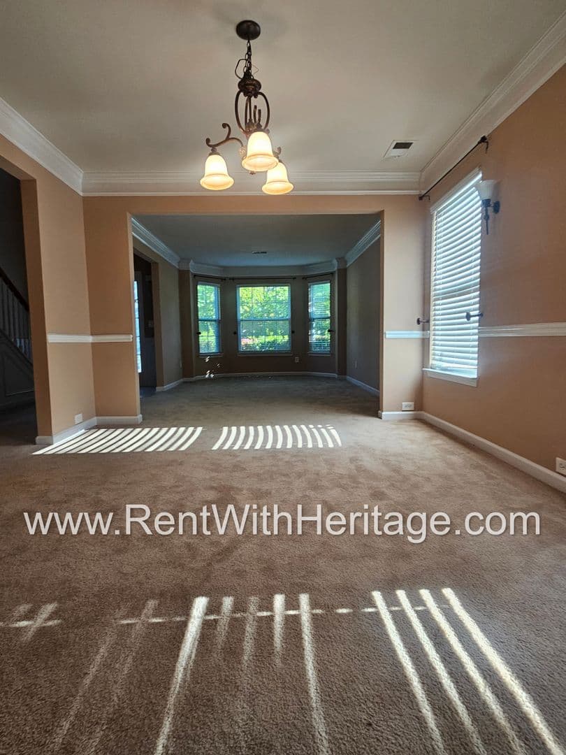 Newnan House: 61 Briandwood Dr.
