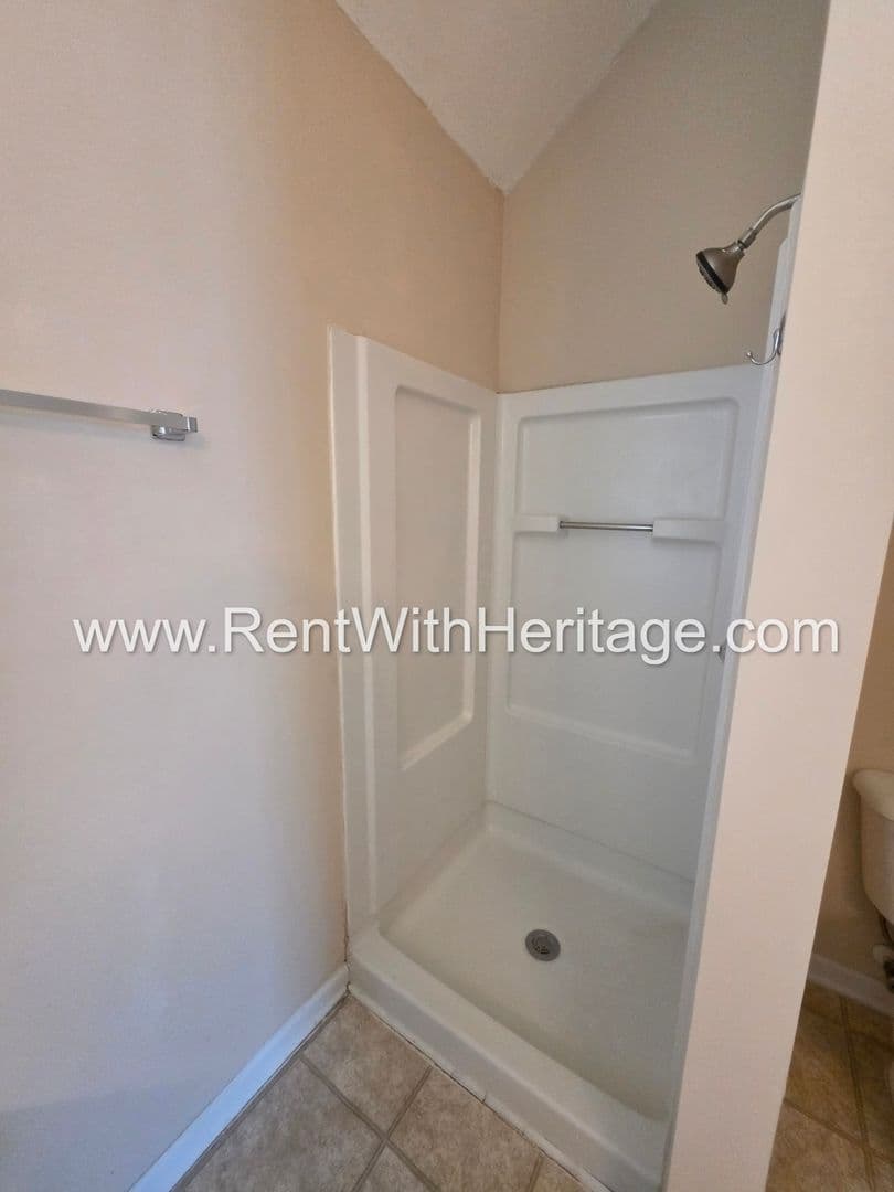 Douglasville House: 6535 Manor Creek Dr