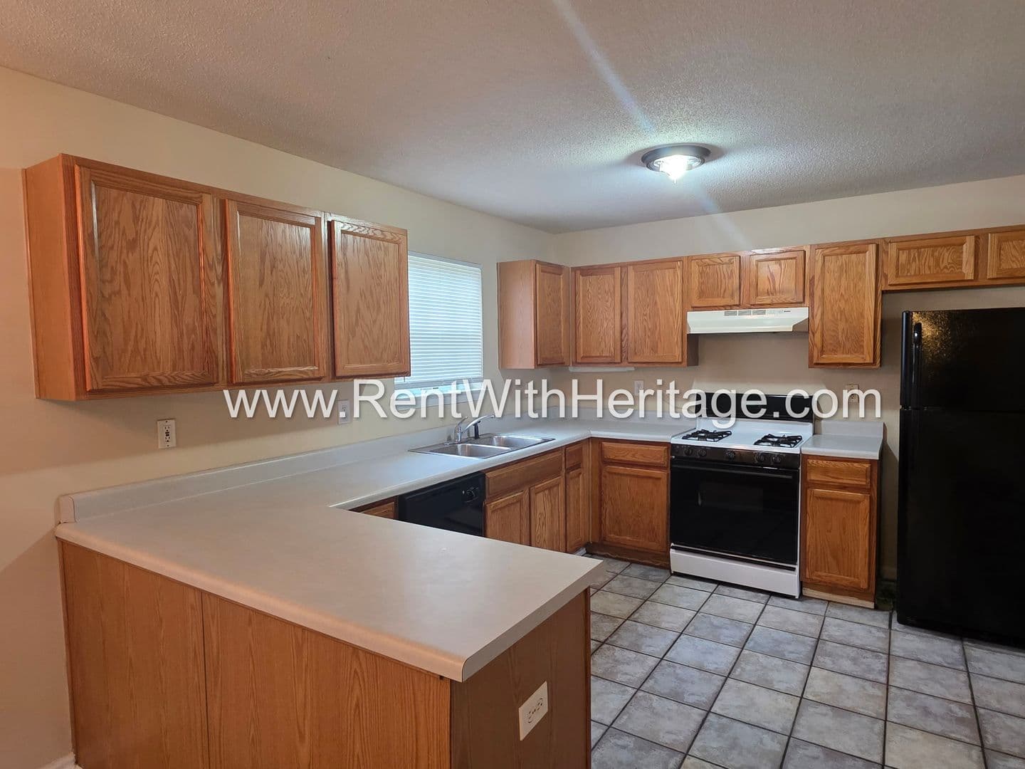 Douglasville House: 6535 Manor Creek Dr