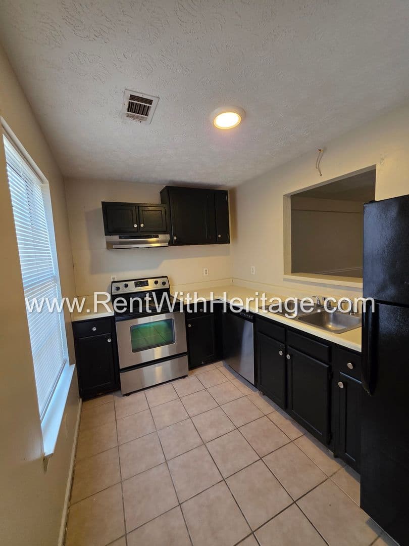 Douglasville House: 8511 Westchester Dr.