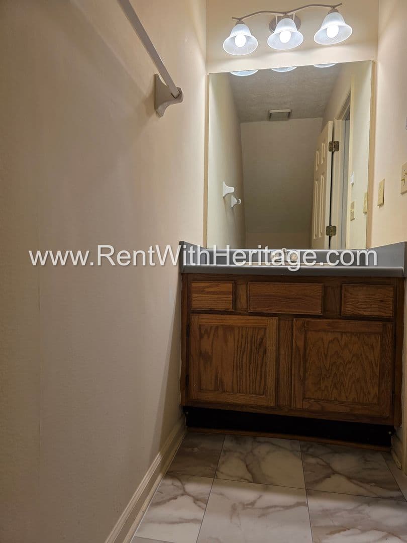 Lithia Springs House: 2120 Windy Oak Ct