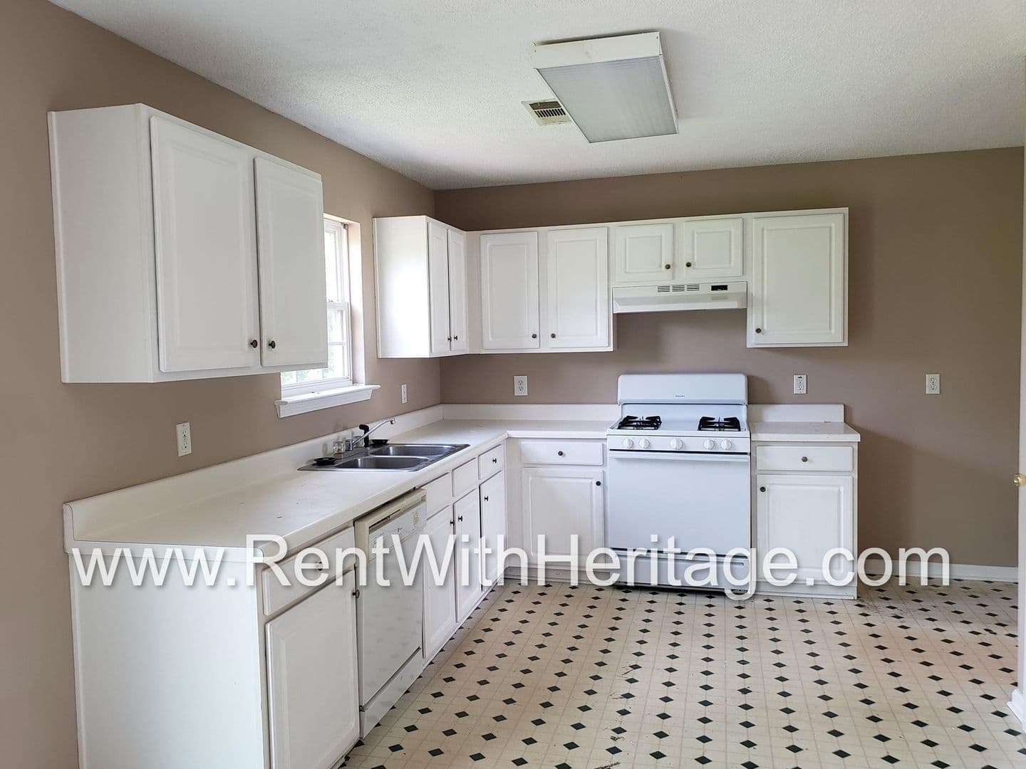 Powder Springs House: 179 Parkview Lane