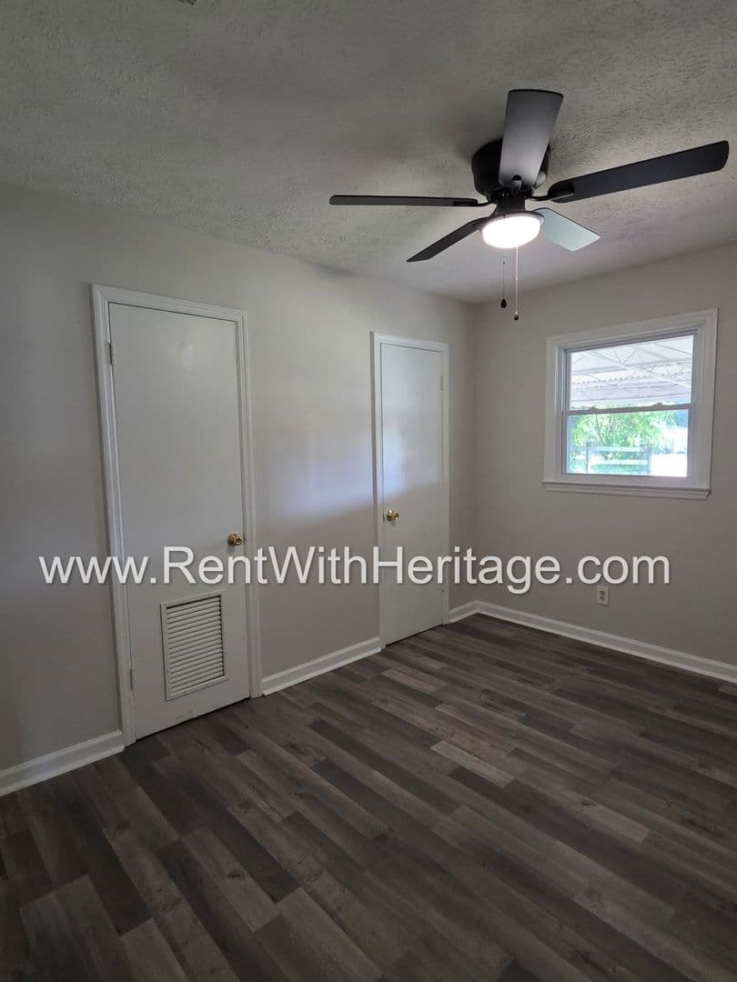 Austell House: 5990 Peco Ln.