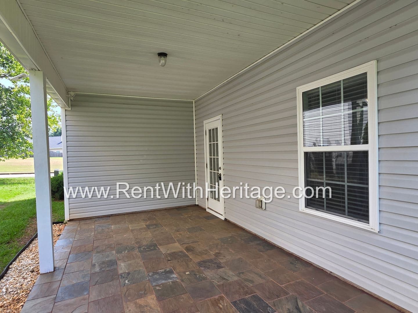 Villa Rica House: 202 Summergate Ln.