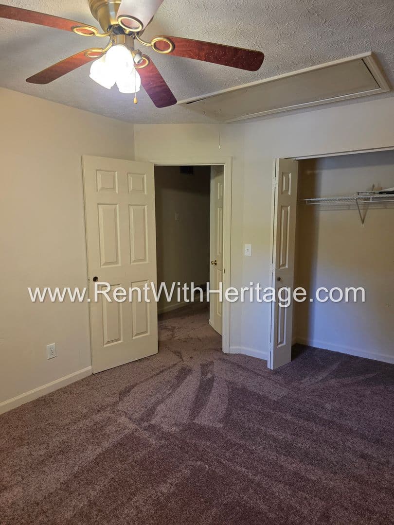 Lithia Springs House: 2120 Windy Oak Ct