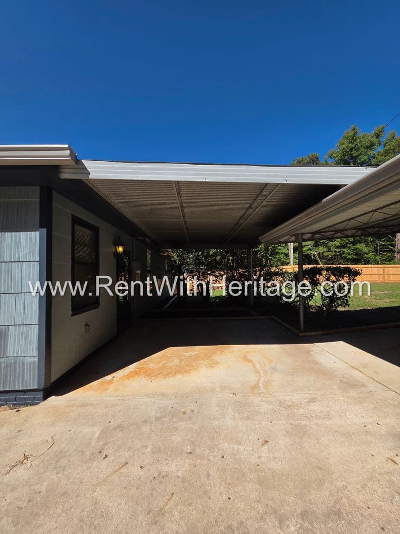 Douglasville House: 2240 Highway 92 Fairburn Rd.