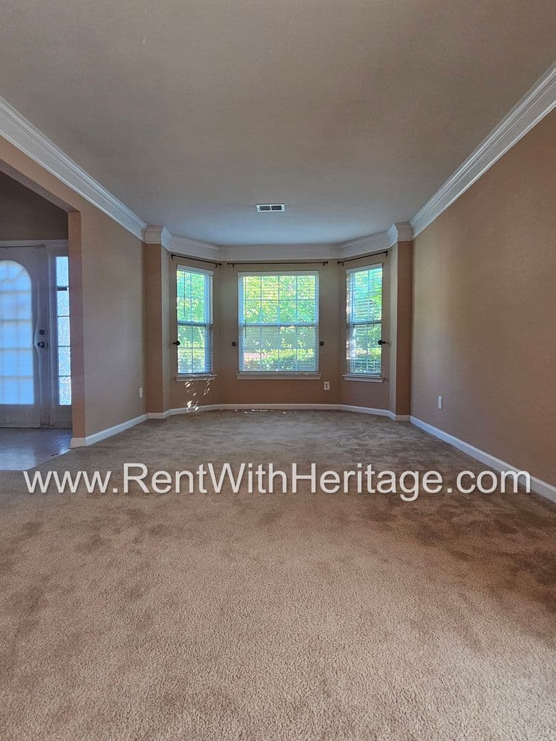 Newnan House: 61 Briandwood Dr.