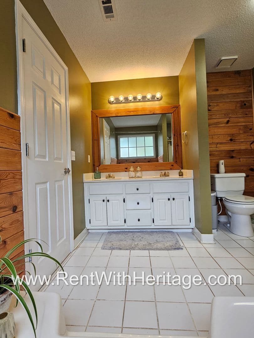 Douglasville House: 6849 Quail Pl