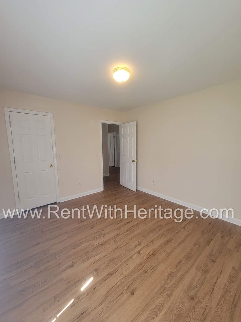 Powder Springs House: 2924 Villa Lake Dr.