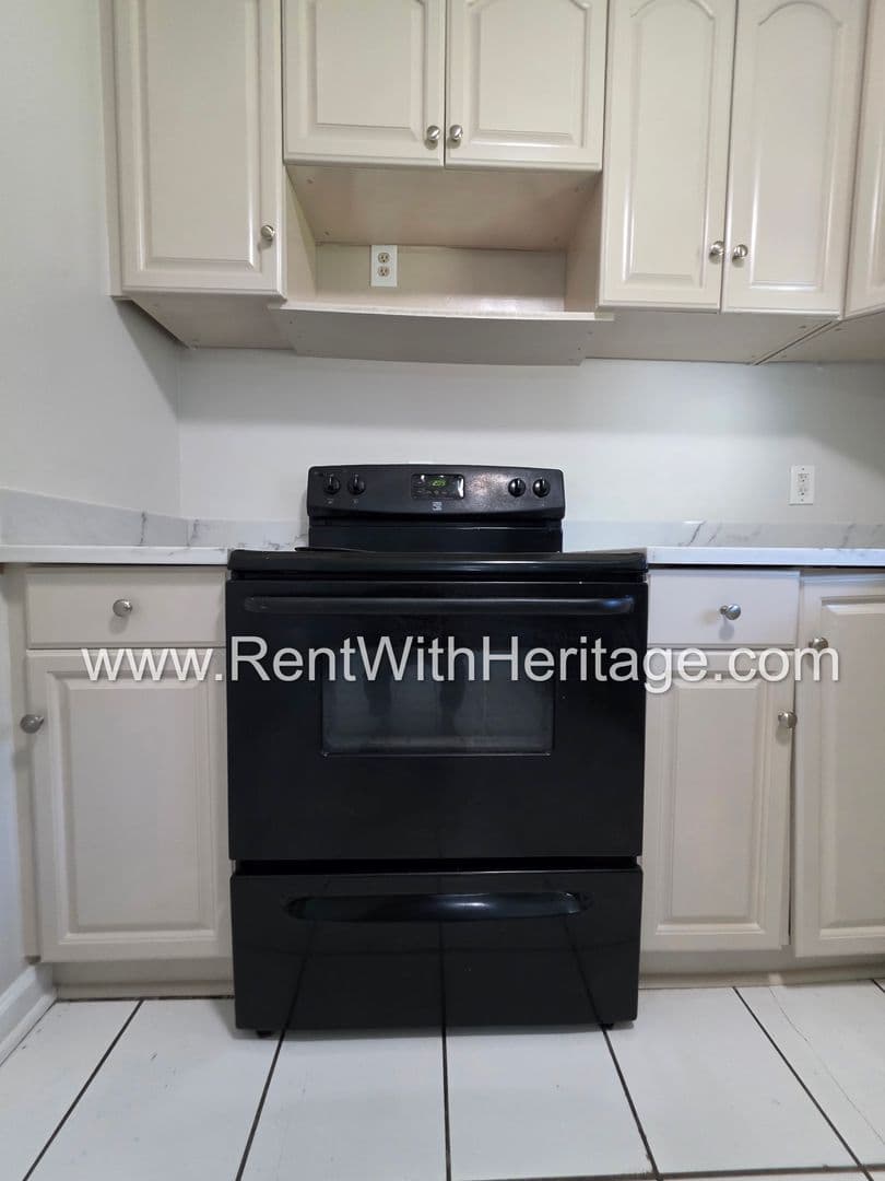 Austell House: 5990 Peco Ln.