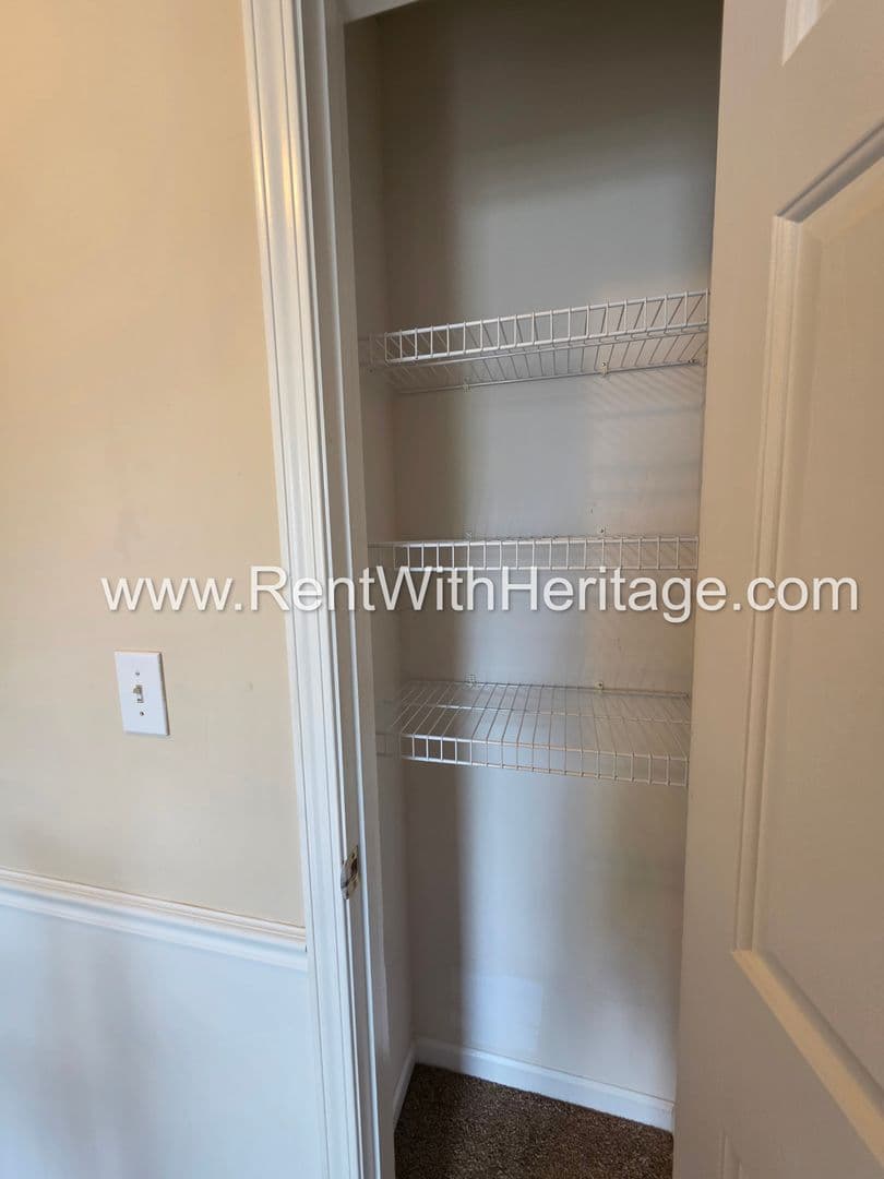 Douglasville House: 6535 Manor Creek Dr