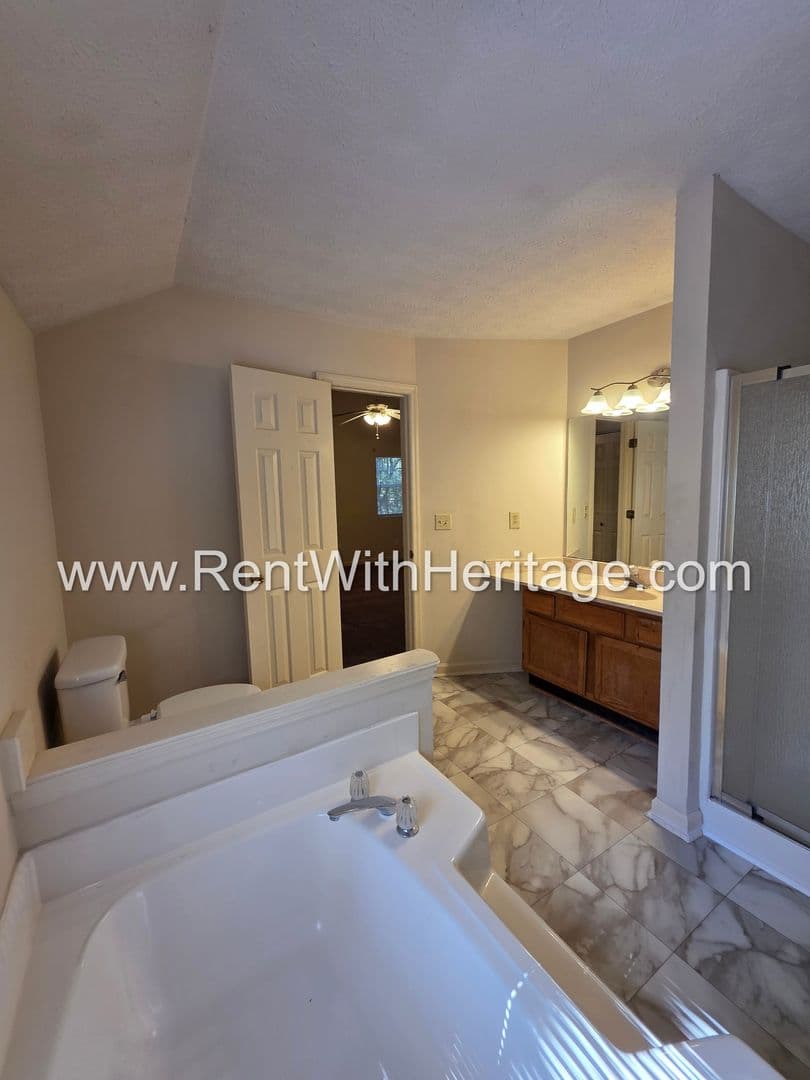 Lithia Springs House: 2120 Windy Oak Ct