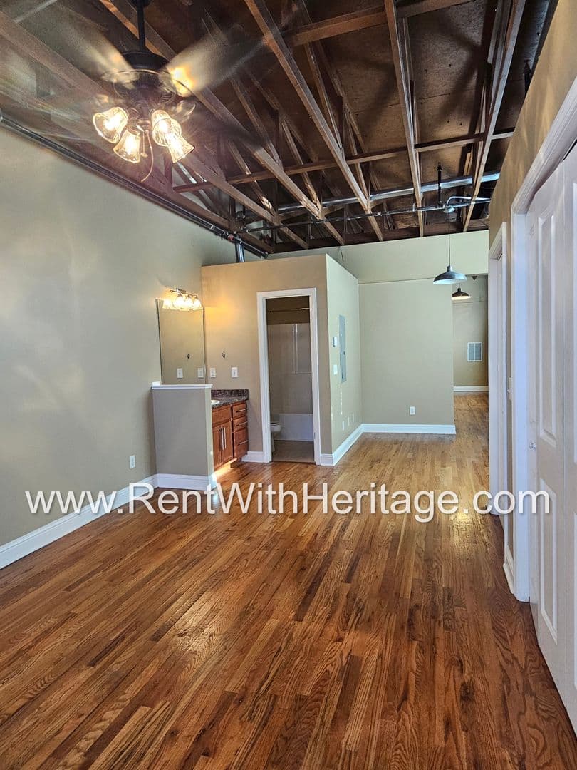 Villa Rica Condo: 130 W Montgomery St. STE C