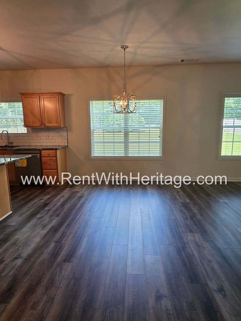 Villa Rica House: 202 Summergate Ln.