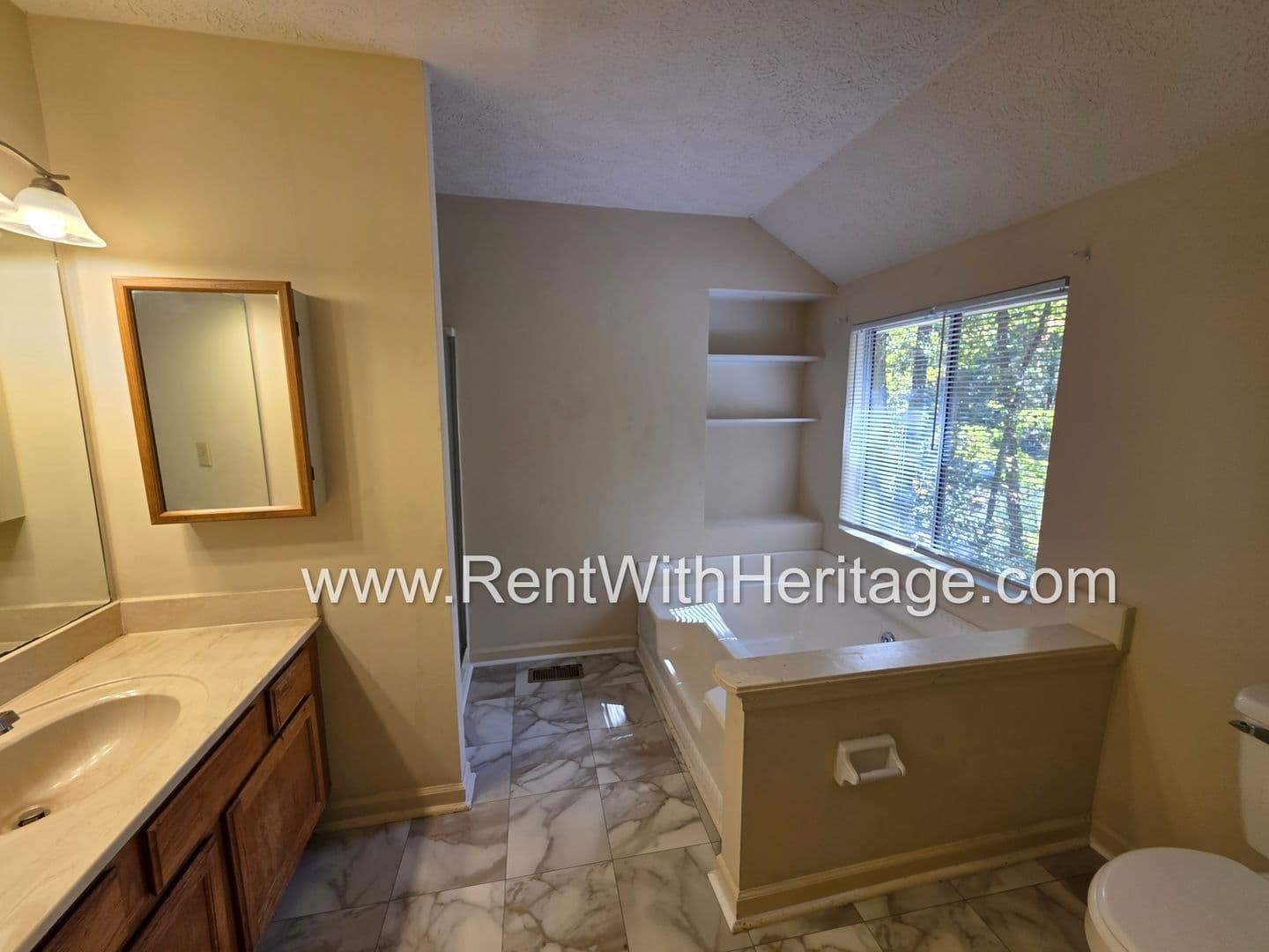 Lithia Springs House: 2120 Windy Oak Ct
