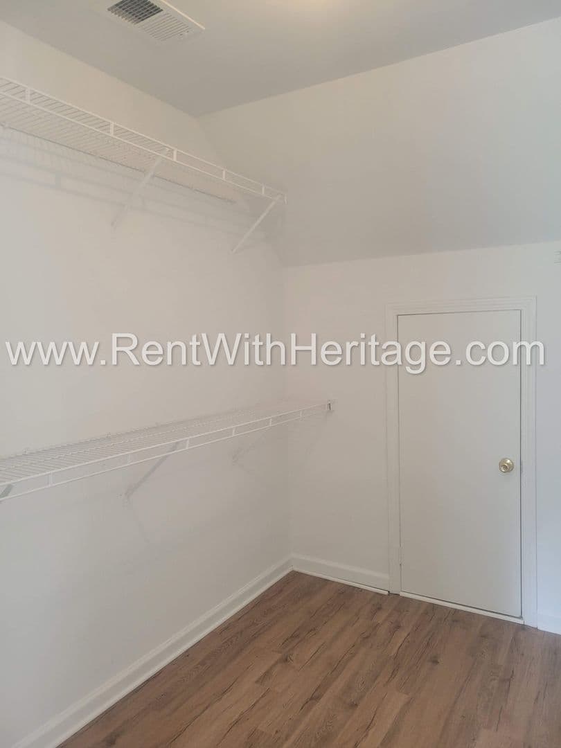 Powder Springs House: 2924 Villa Lake Dr.