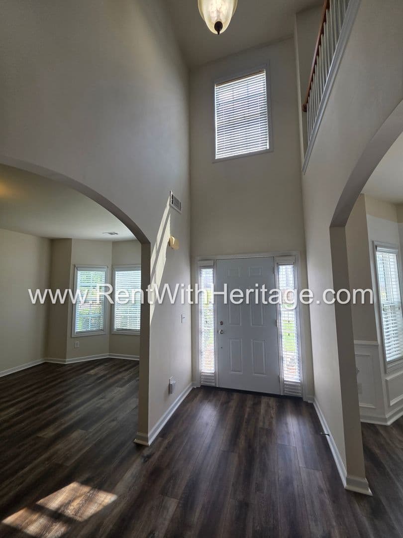 Villa Rica House: 202 Summergate Ln.