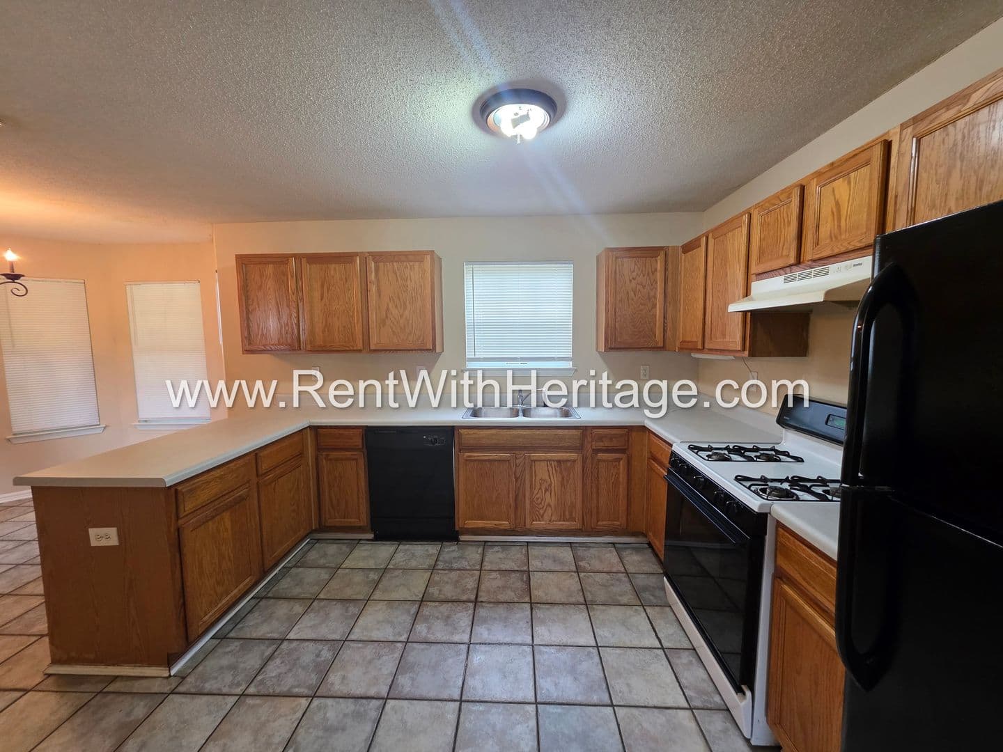 Douglasville House: 6535 Manor Creek Dr