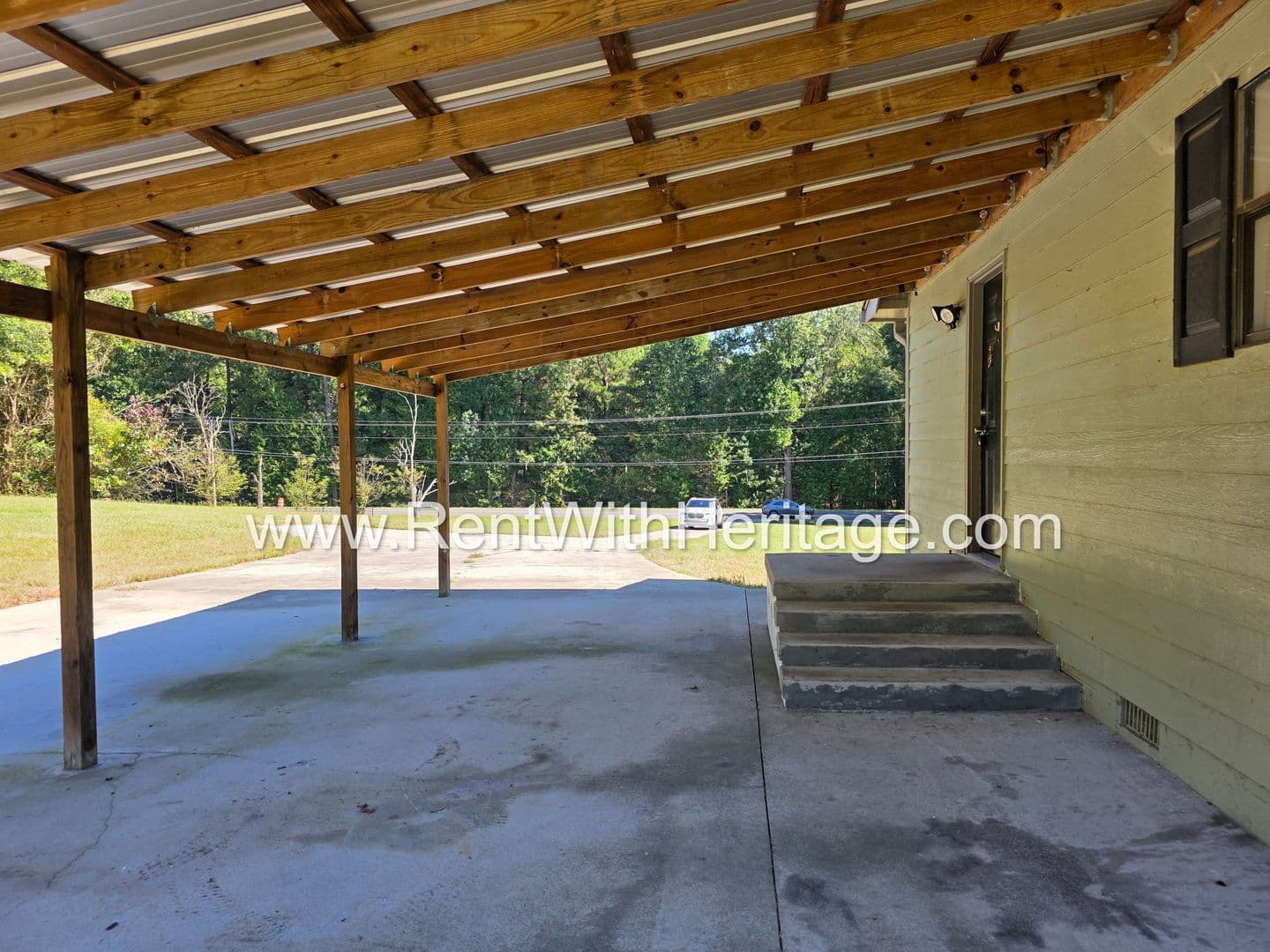 Douglasville House: 1529 S Burnt Hickory Rd.