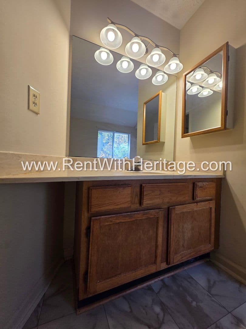 Lithia Springs House: 2120 Windy Oak Ct