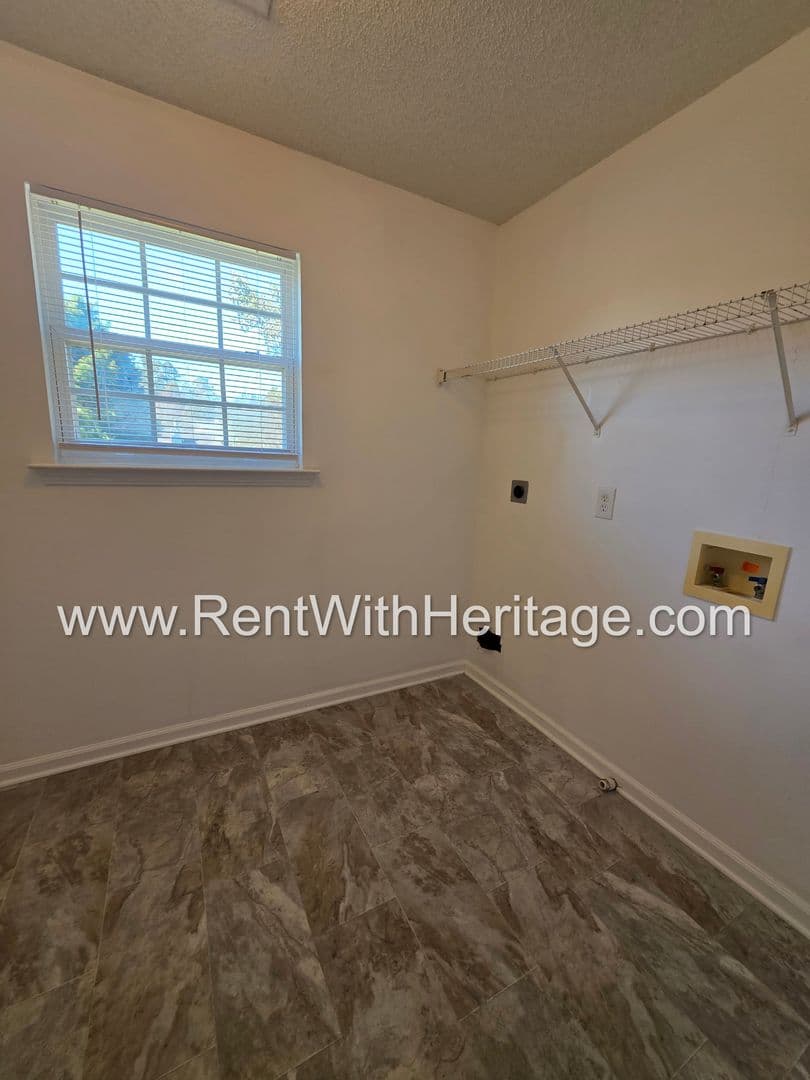 Powder Springs House: 179 Parkview Lane