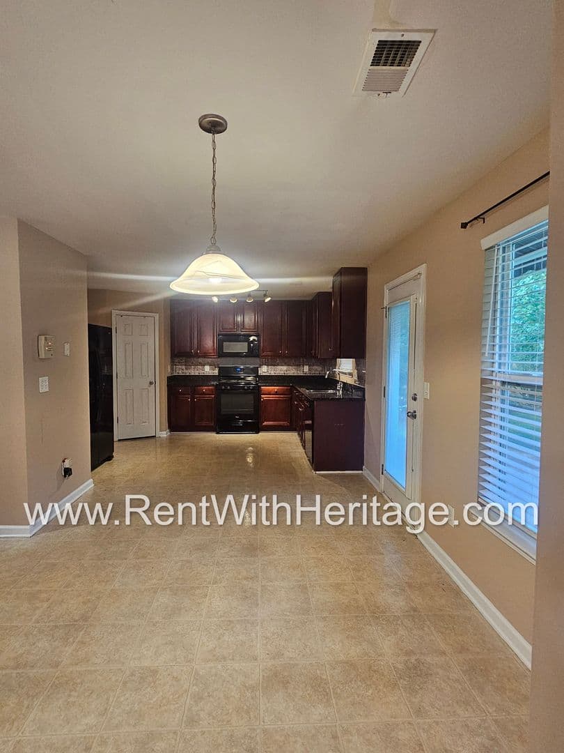 Newnan House: 61 Briandwood Dr.