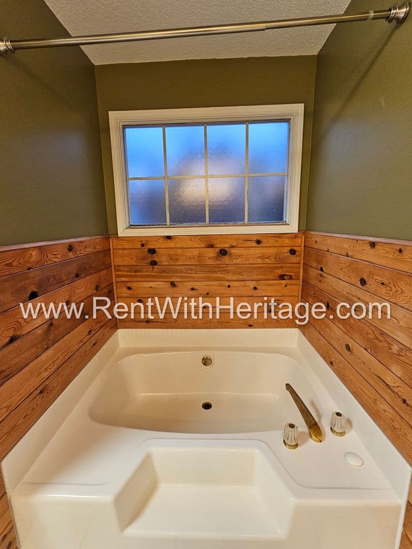 Douglasville House: 6849 Quail Pl
