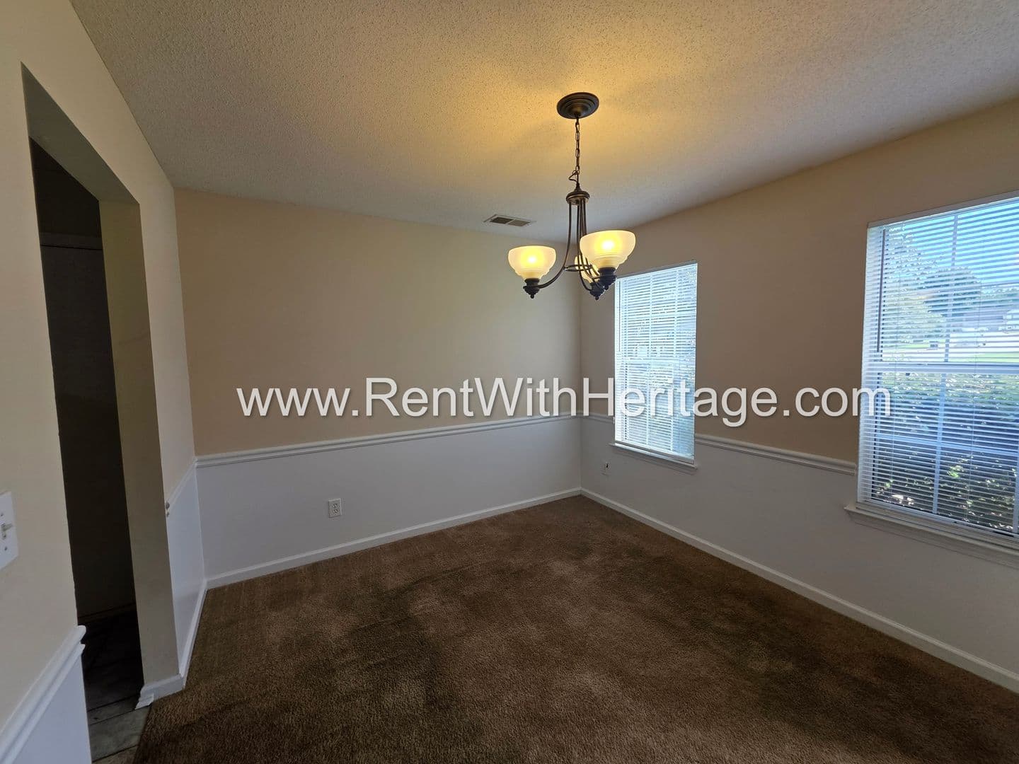 Douglasville House: 6535 Manor Creek Dr