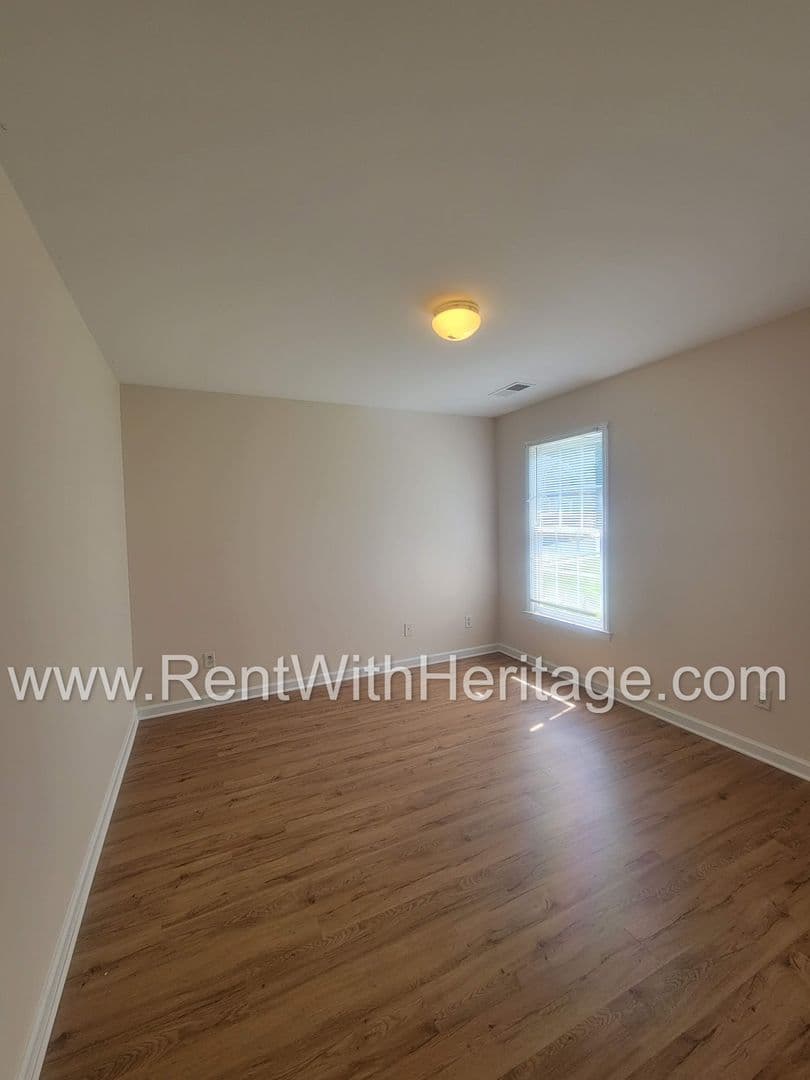 Powder Springs House: 2924 Villa Lake Dr.