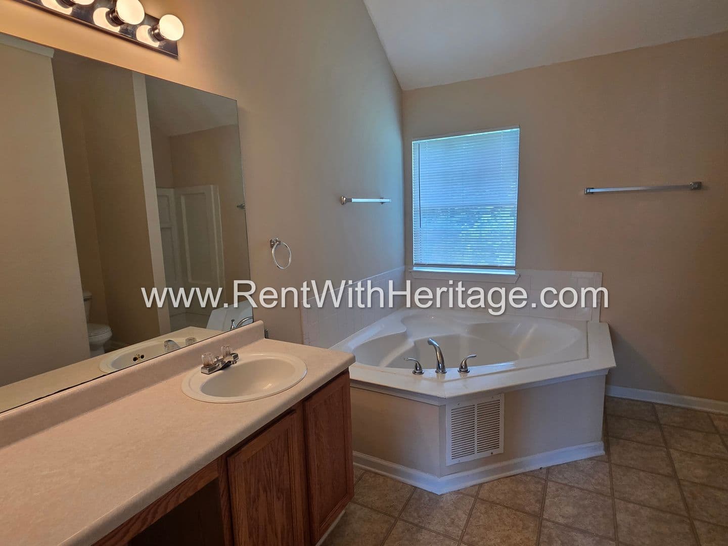 Douglasville House: 6535 Manor Creek Dr