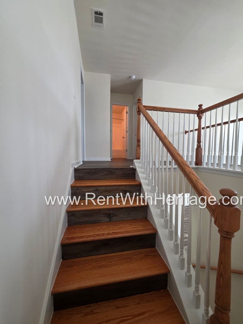Villa Rica House: 202 Summergate Ln.