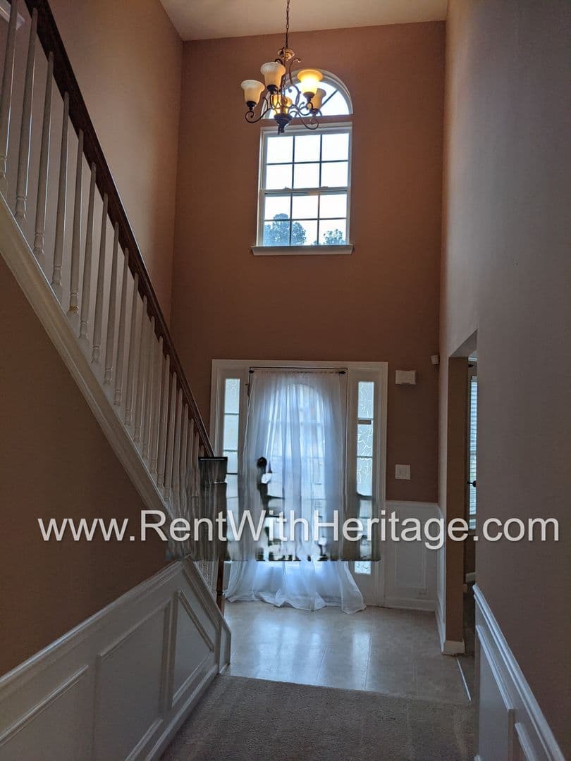 Newnan House: 61 Briandwood Dr.
