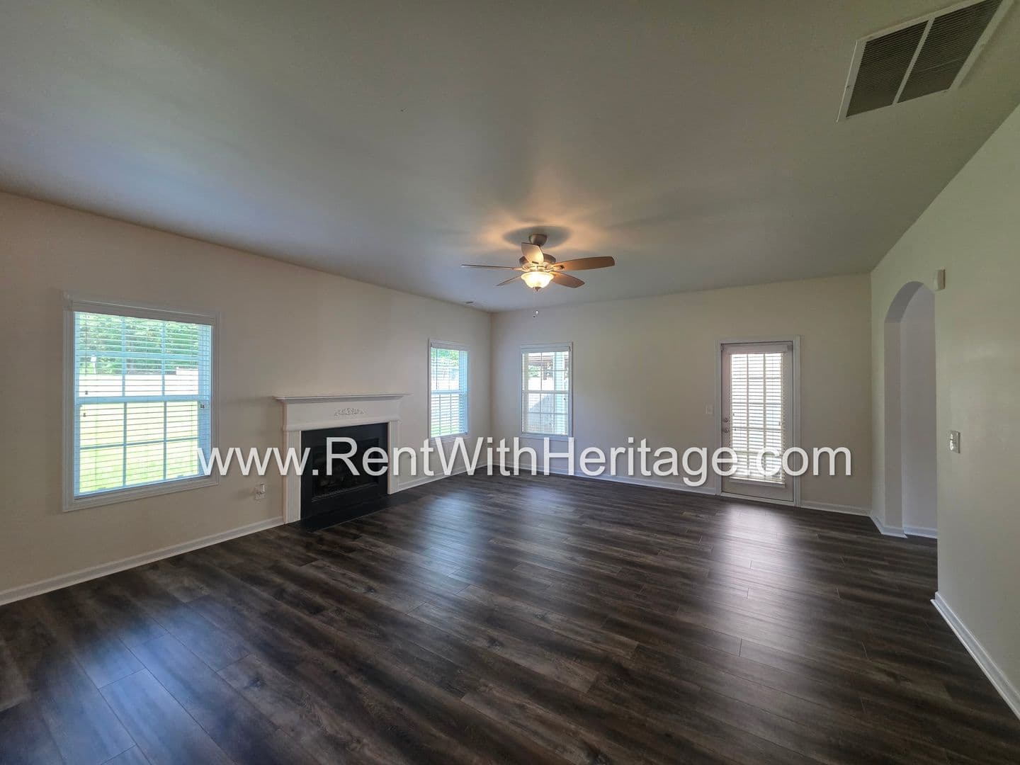 Villa Rica House: 202 Summergate Ln.