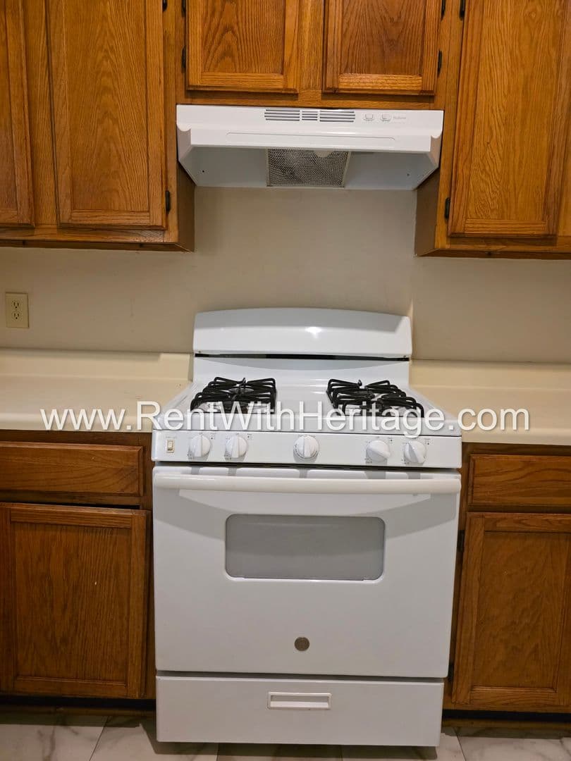 Lithia Springs House: 2120 Windy Oak Ct