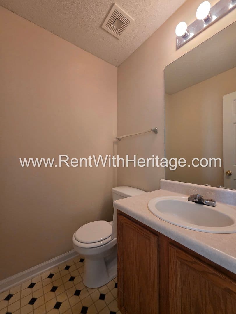 Douglasville House: 6535 Manor Creek Dr