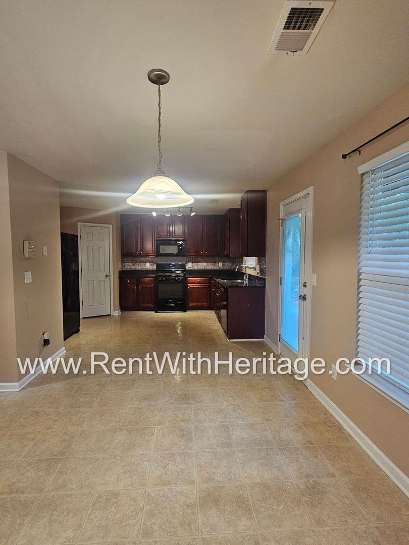 Newnan House: 61 Briandwood Dr.