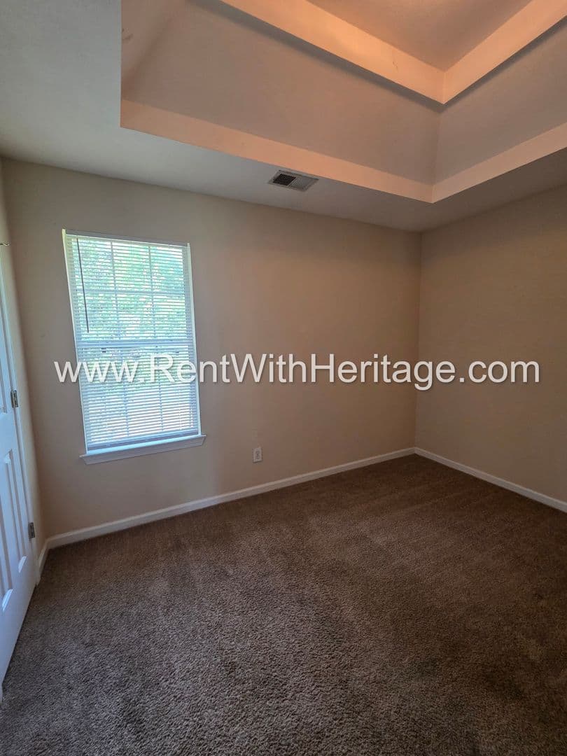 Douglasville House: 6535 Manor Creek Dr