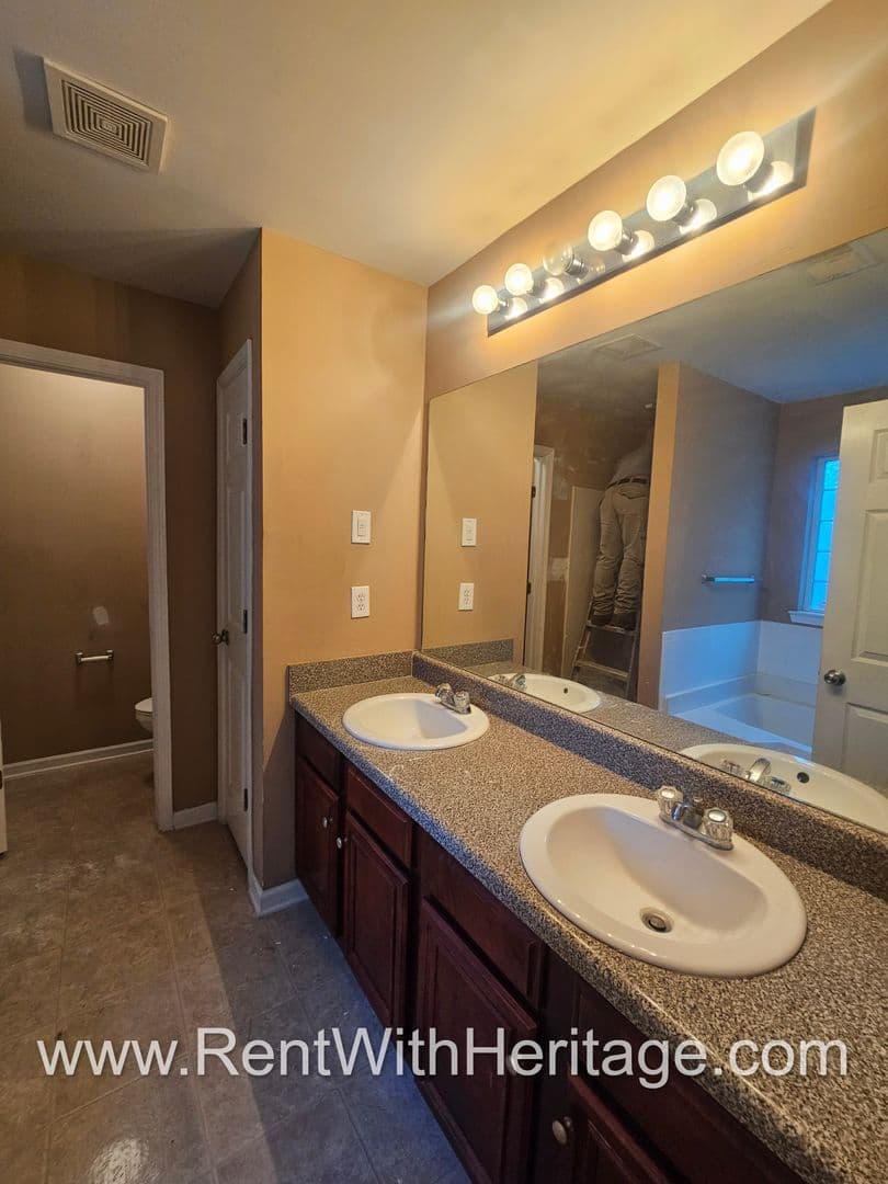 Newnan House: 61 Briandwood Dr.