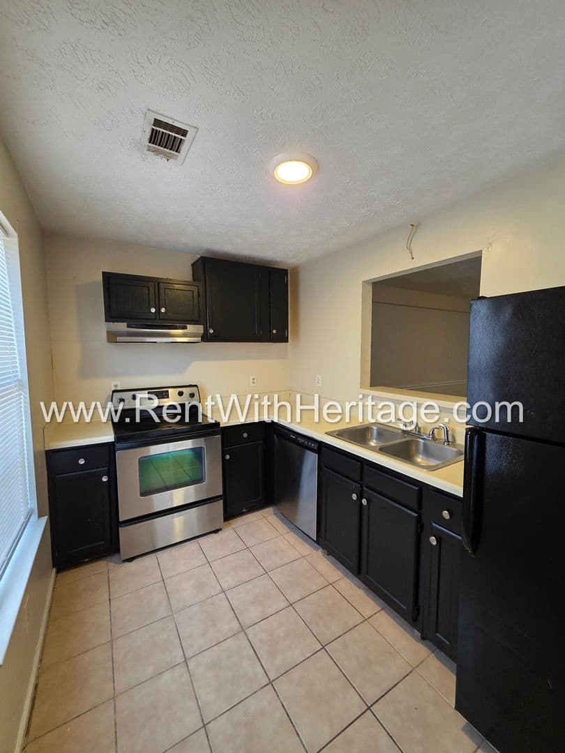 Douglasville House: 8511 Westchester Dr.