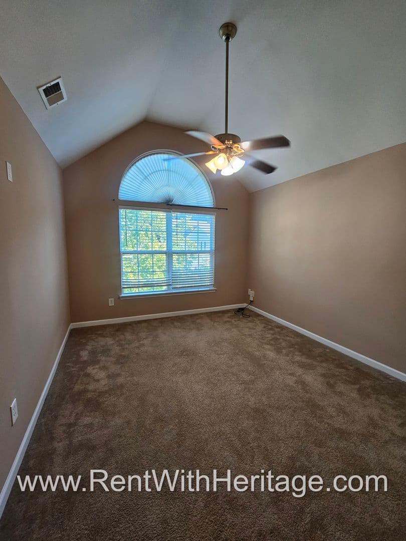 Newnan House: 61 Briandwood Dr.