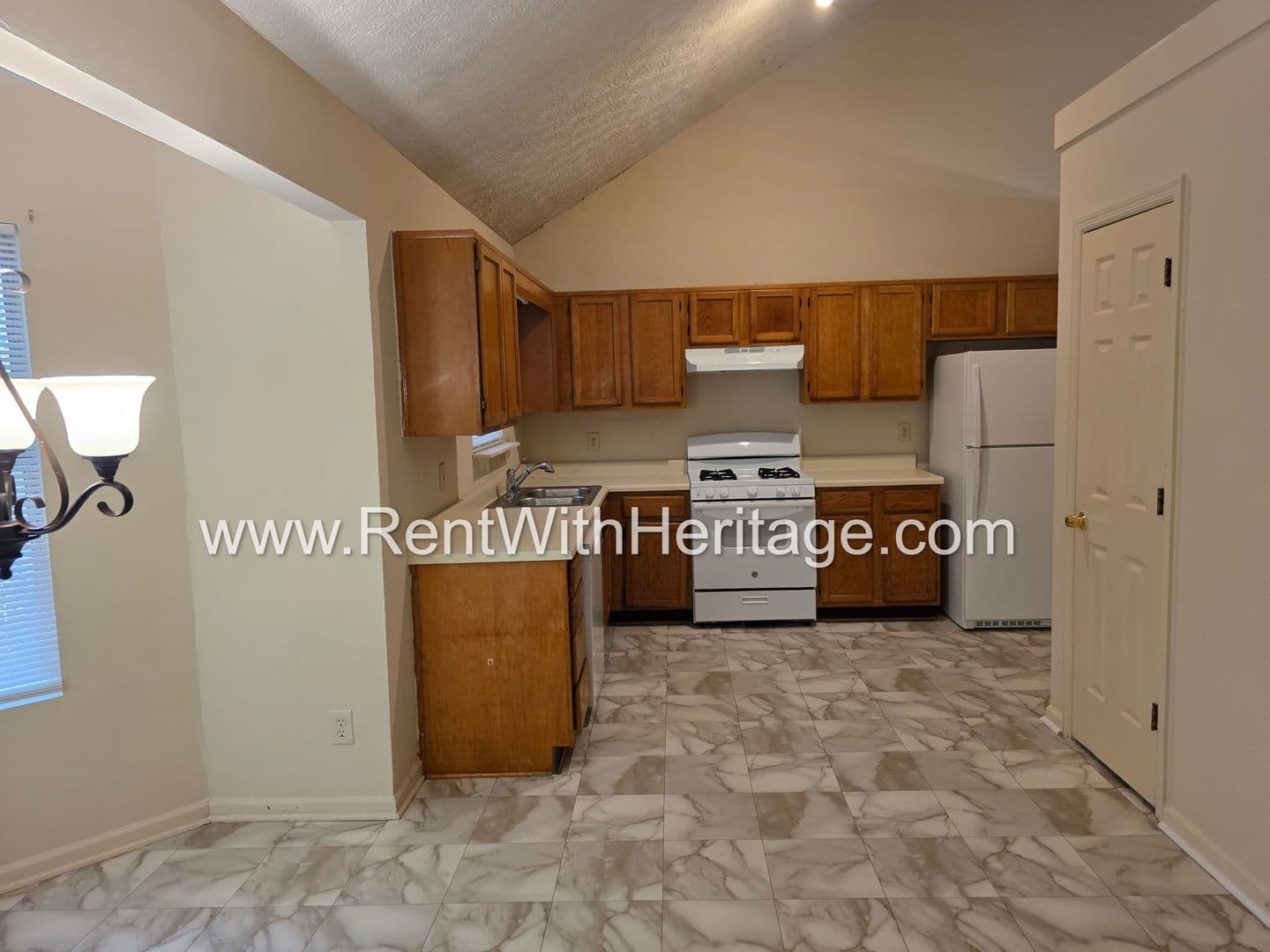 Lithia Springs House: 2120 Windy Oak Ct