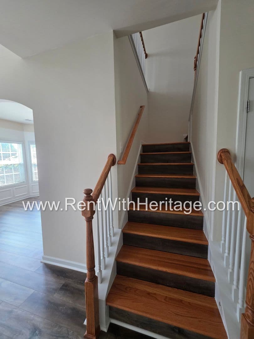Villa Rica House: 202 Summergate Ln.