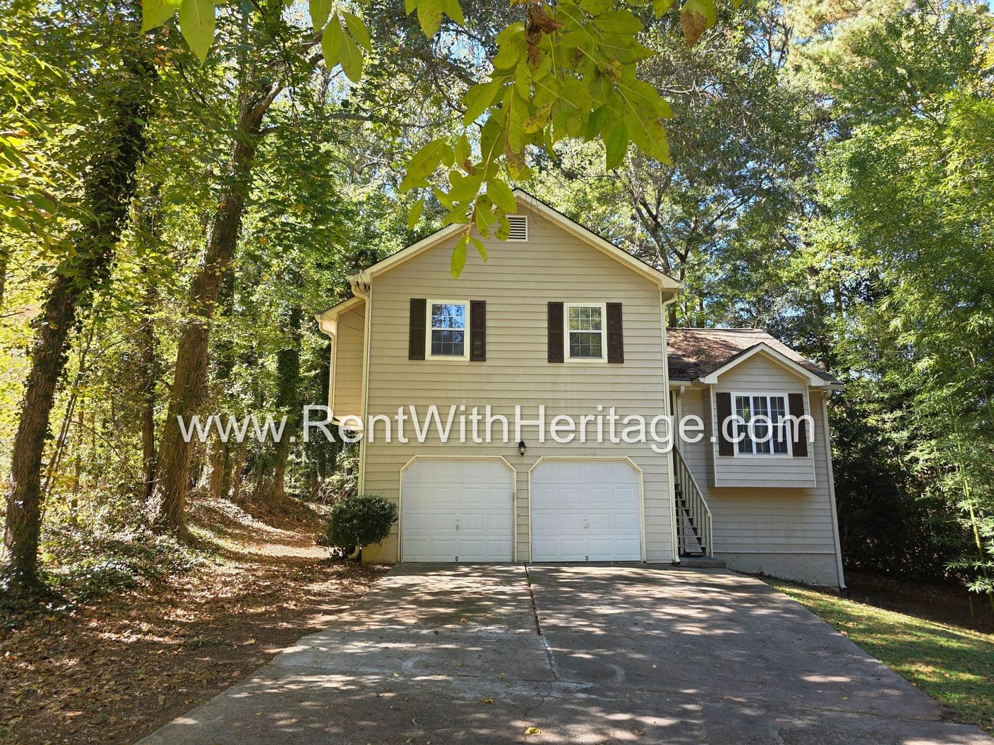 Lithia Springs House: 2120 Windy Oak Ct