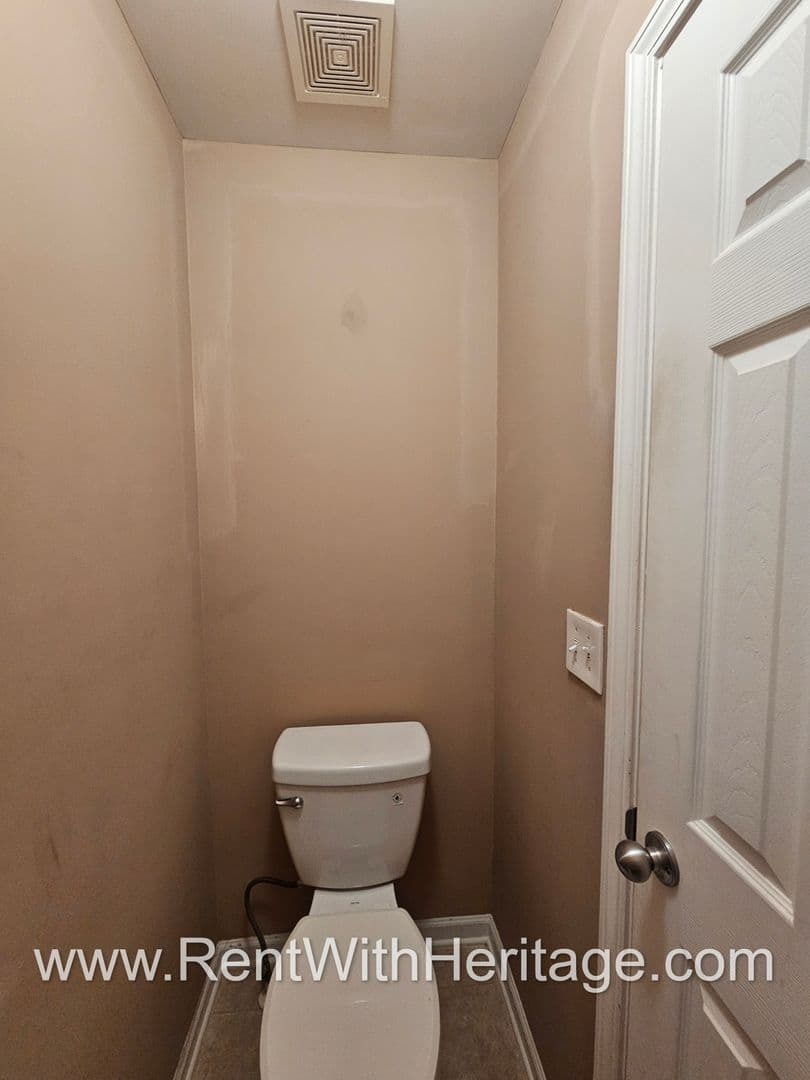 Newnan House: 61 Briandwood Dr.
