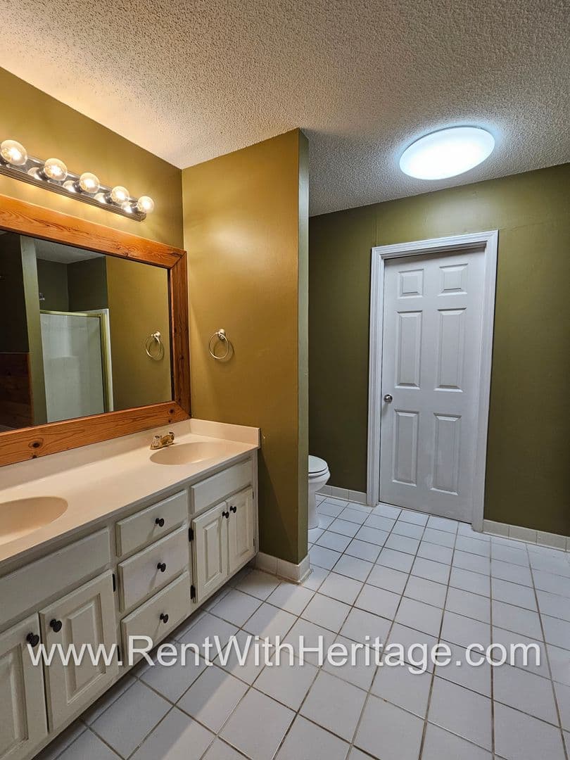 Douglasville House: 6849 Quail Pl