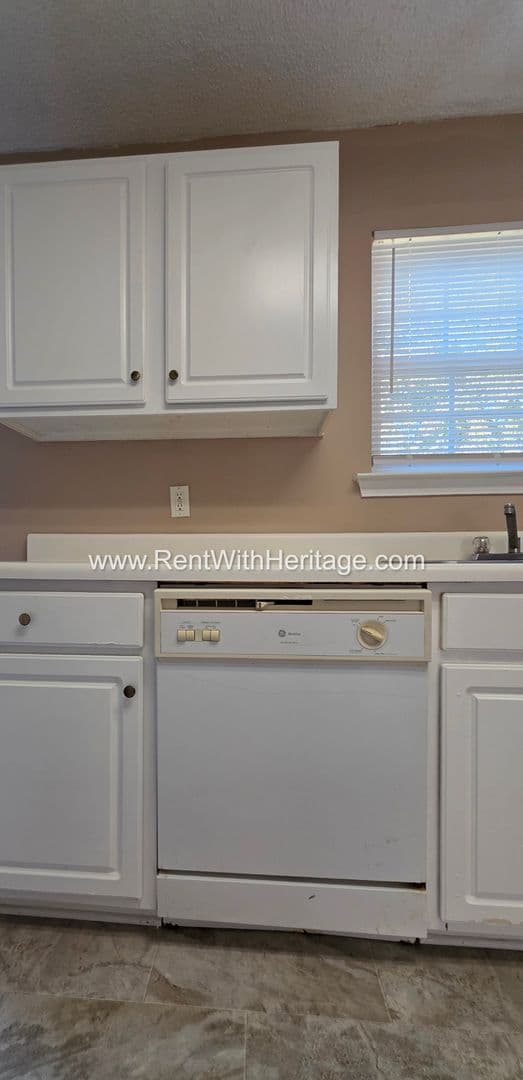 Powder Springs House: 179 Parkview Lane